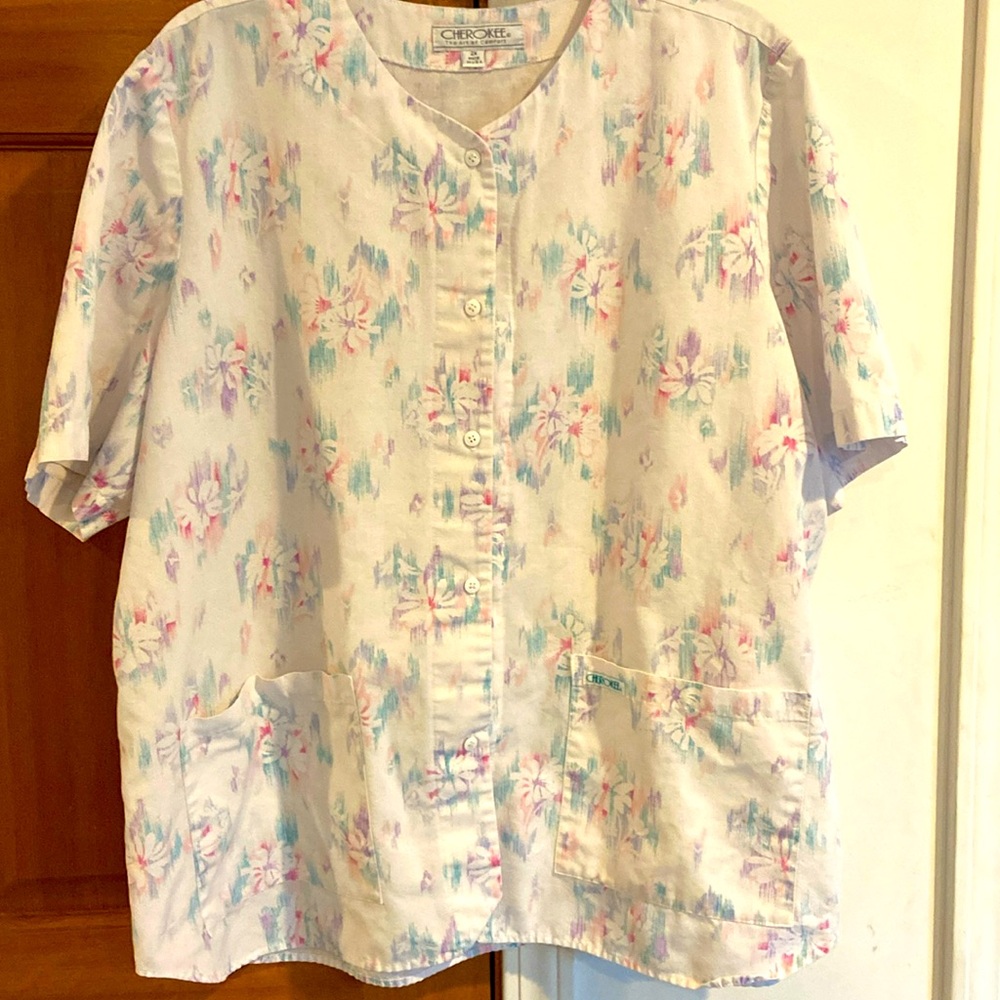 EUC! Vintage Women’s Cherokee button down floral scrub top, size 2X!